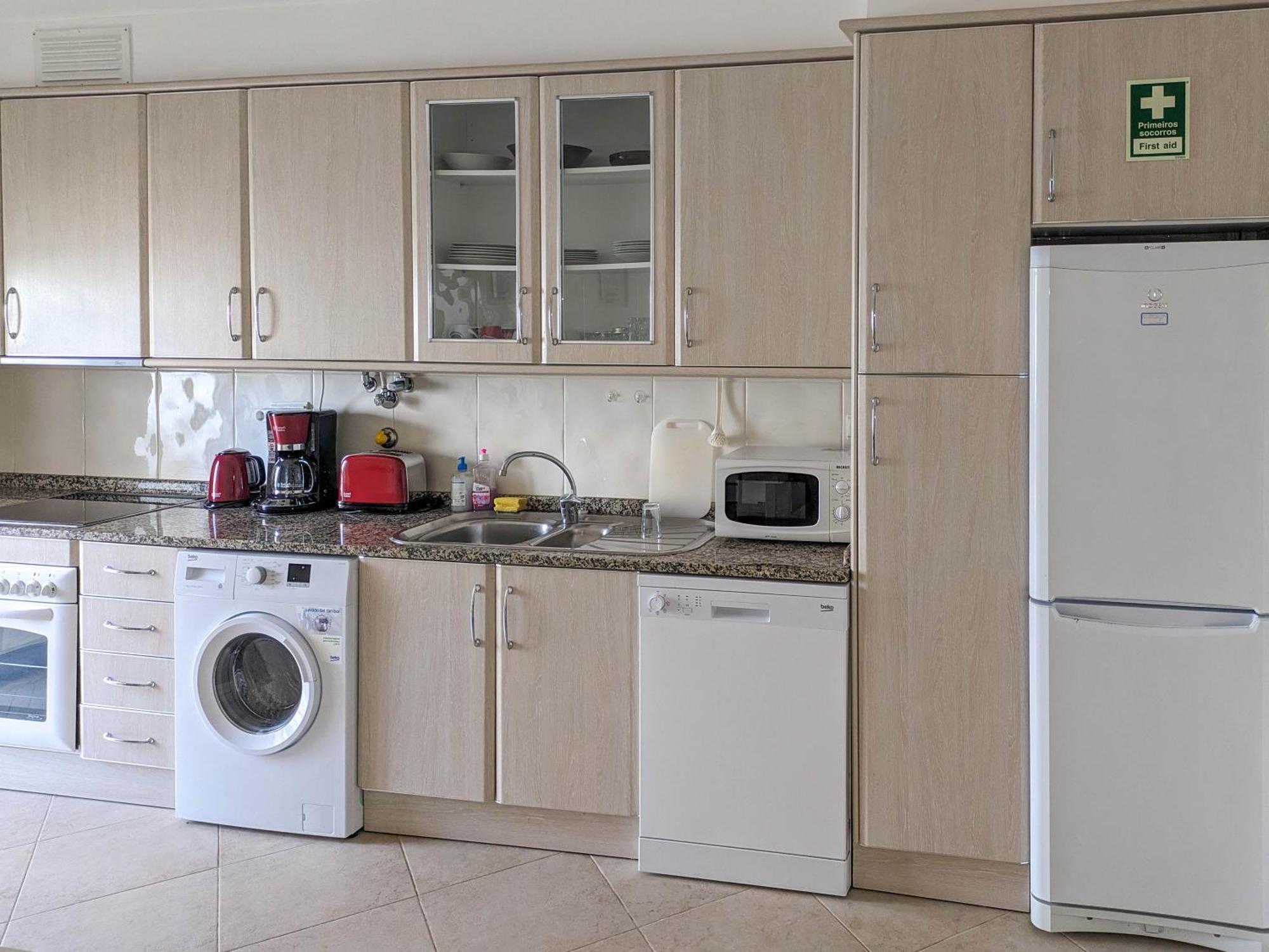 Two Bedroom Apartment - 110M2, Ac, Terrace, Wi-Fi Лагос Екстериор снимка