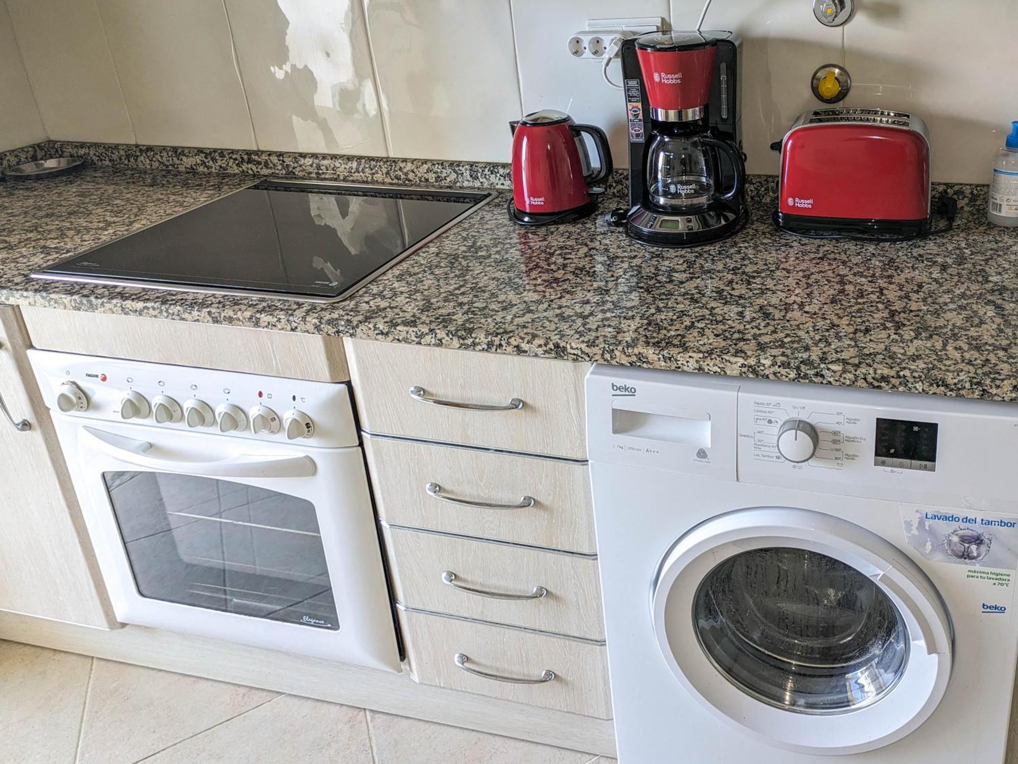 Two Bedroom Apartment - 110M2, Ac, Terrace, Wi-Fi Лагос Екстериор снимка